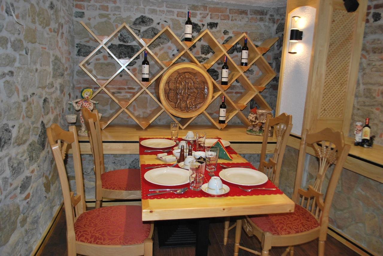 Hotel Vila Sigal Корча Екстер'єр фото